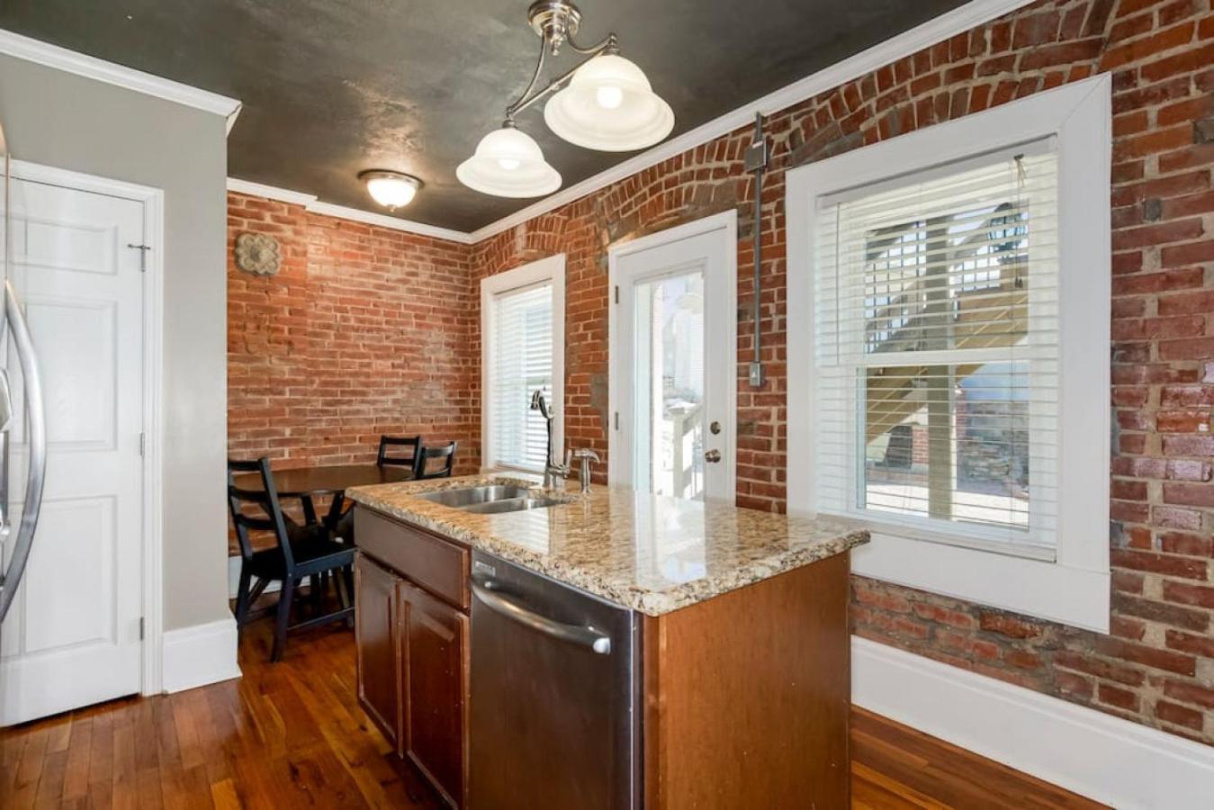 Entire Loft Downtown With Free Parking Villa Kansas City Exterior photo